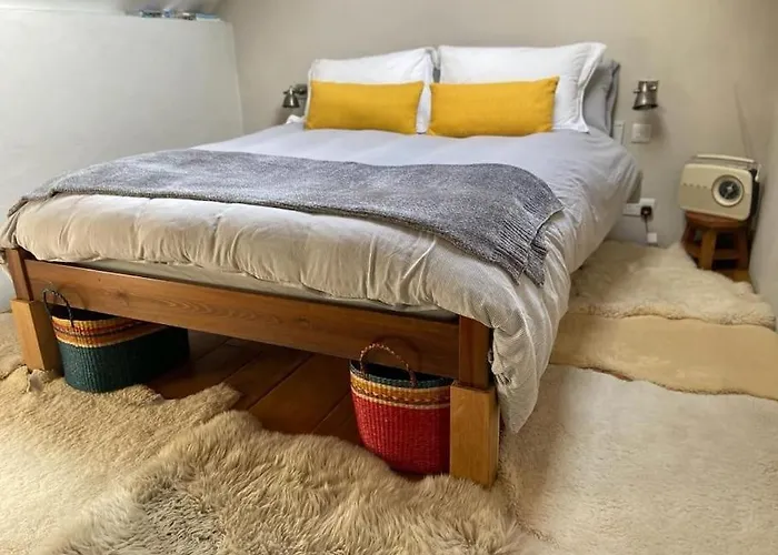 Barn: Beckside Stables * Картмел